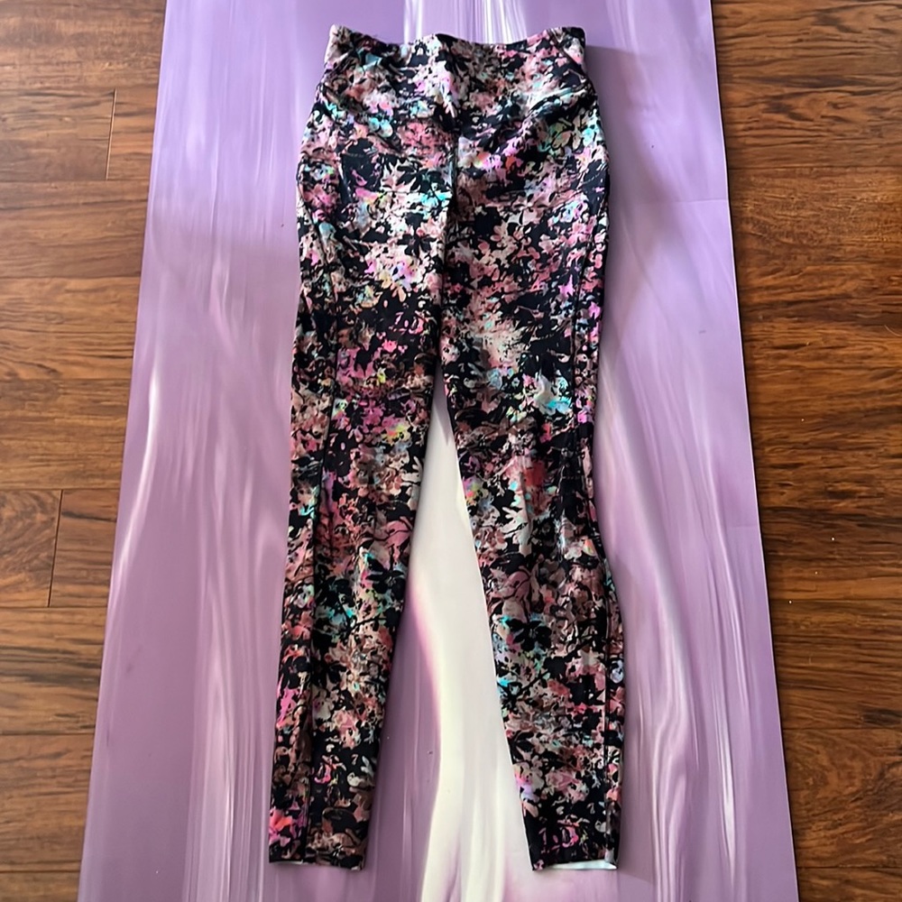 Lululemon Size 6 workout pants